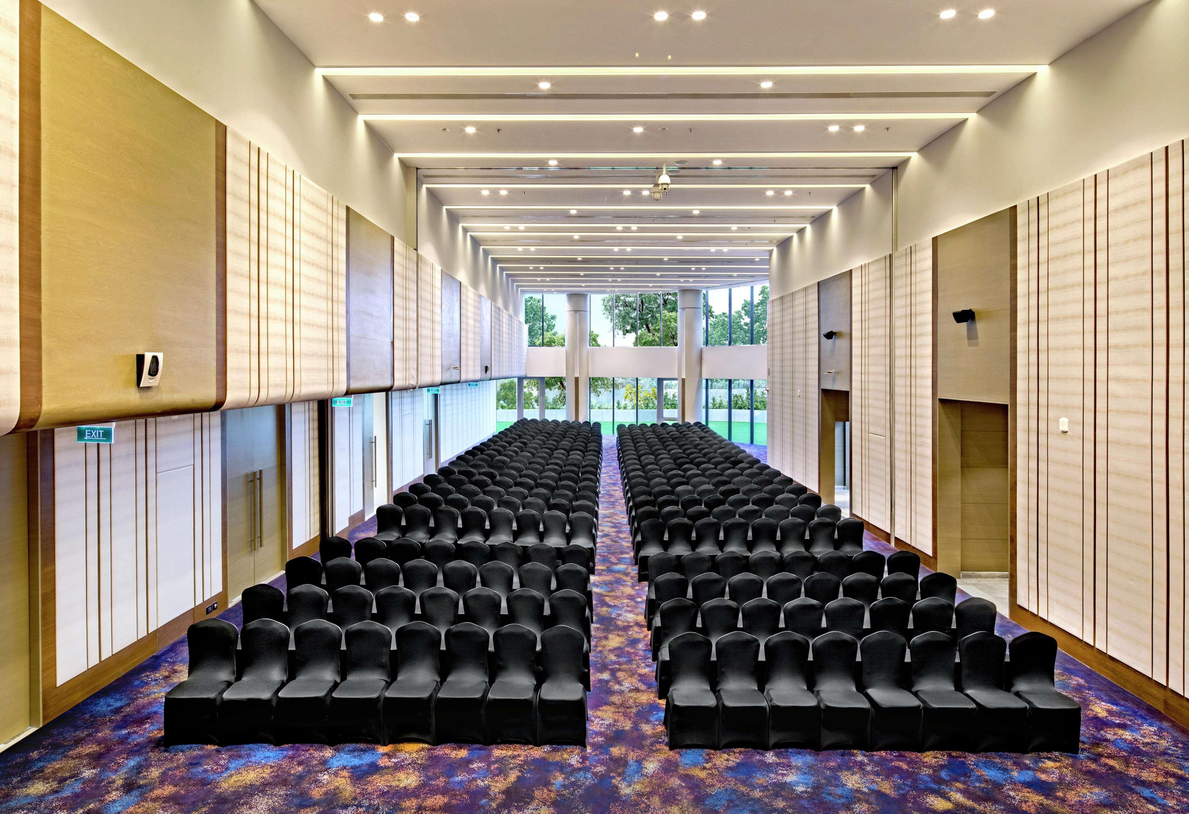 Doubletree By Hilton Ahmedabad Hotel Exterior photo