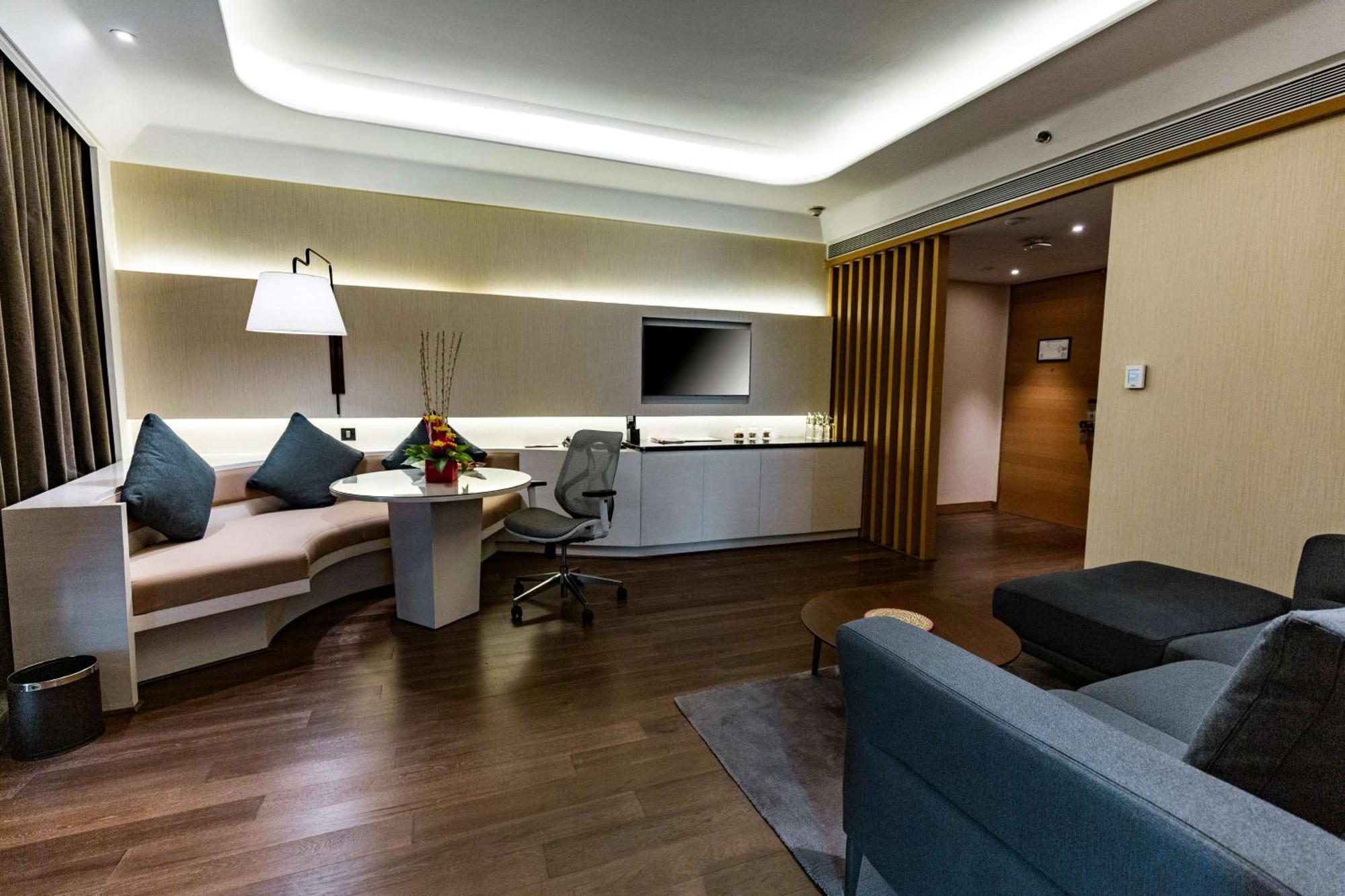 Doubletree By Hilton Ahmedabad Hotel Exterior photo